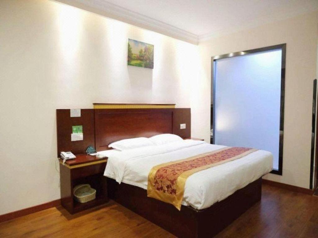 Hotel Greentree Minhang Development Zone Subway Station Business