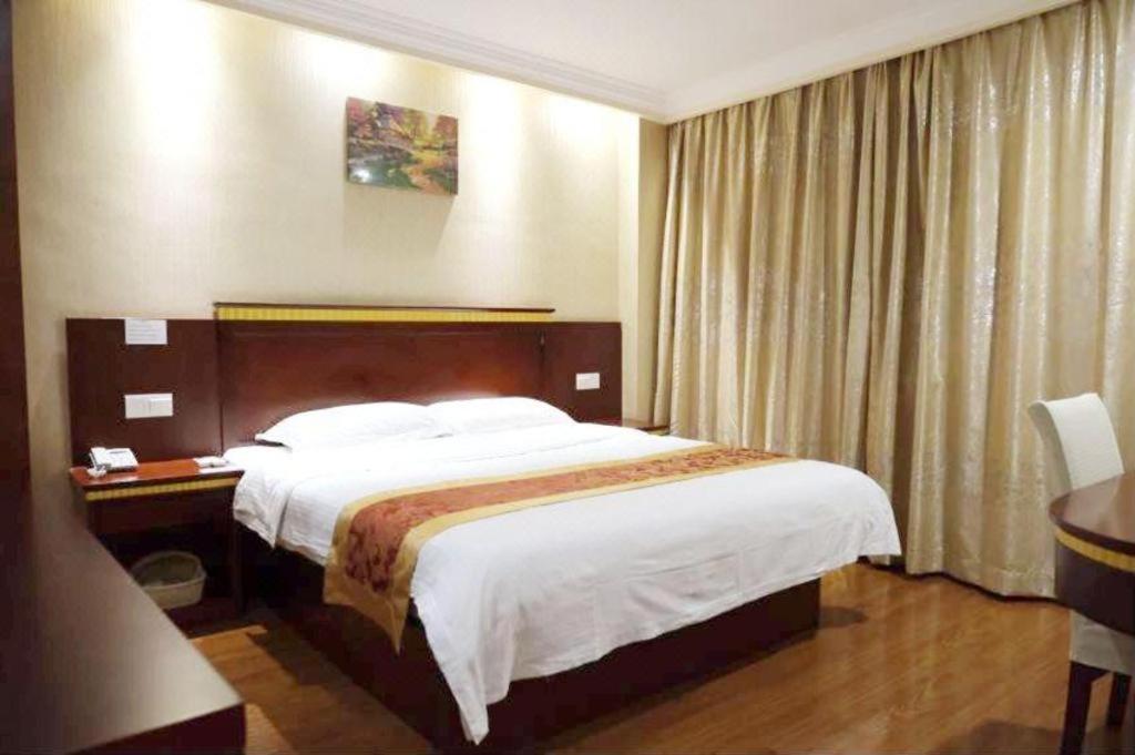 Greentree Minhang Development Zone Subway Station Business Hotel