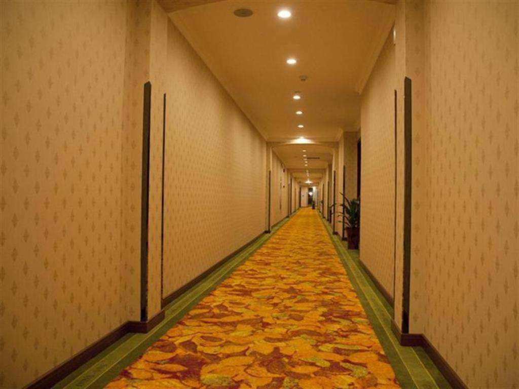 Greentree Minhang Development Zone Subway Station Business Hotel